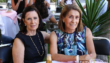 Luz María Villasuso y Regina Boeslterly.
