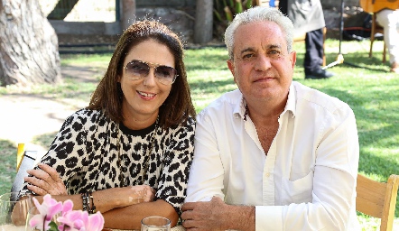  Carmen Olivares y Arturo Morelos.