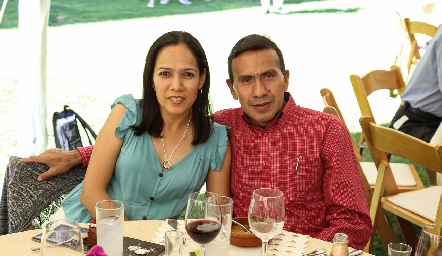  Vicky de la Rosa y Héctor Gómez.