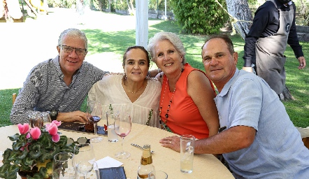  Salvador Granados, Elisa Robles, Gabriela Lucas y Eduardo Morelos.