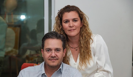   Alex Pérez y Paola Vázquez.