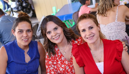  Pilar Allende, Alejandra Díaz de León y Michelle Baeza.