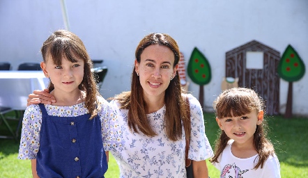  Catalina, Brenda Gonzalez y Estefanía .