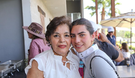  María de Lourdes Medina y María José García.