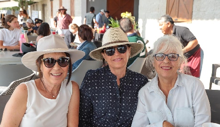  María, Paloma e Imelda Quiroga.