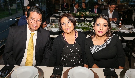 Gerardo Rodríguez, Mirna Maldonado y Korime Rodríguez.