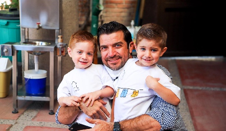  Jaime Romero, José Jaime y Marcelo Romero.