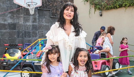  Elizabeth Rodríguez y sus nietas Renata y Barbara.