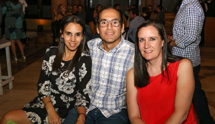 Mariana, Gerardo García y Vanessa Chávez.