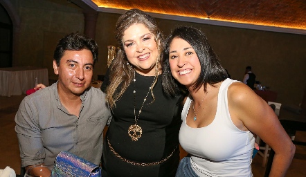  Alejandro Cruz, Karla Vilet y Priscila Cruz.