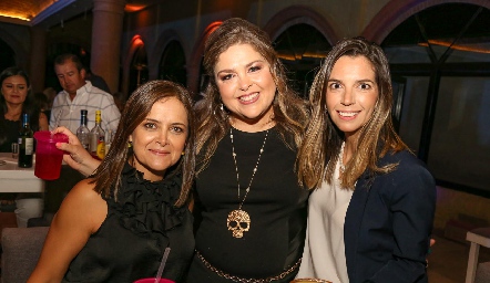  Adriana Zapata, Karla Vilet y Marifer Muñiz.