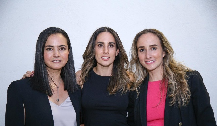  Mariana Meade, Mónica Rodríguez y Ángeles Mahbub.