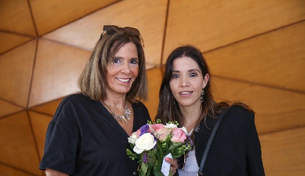  Elena Zamacona y Elena Meade.