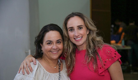  Miriam Flores y Ángeles Mahbub .