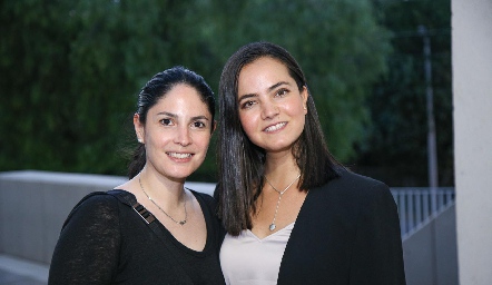  Laura Martínez y Mariana Meade.