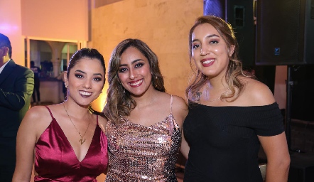  Valeria, Jimena y Fernanda.