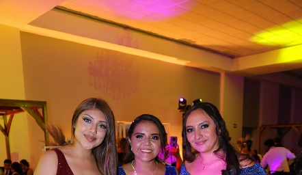  Karla, Guadalupe Castillo y Viridiana de la Cruz.