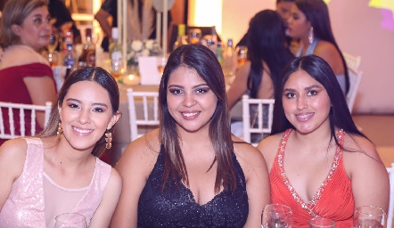  Karen Álvarez, Vale Zamora y Casandra Sosa.