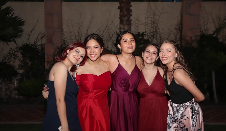  Paulina Martínez, Érica Flores, Paola Martínez y Manuel Martínez.