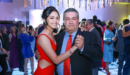  Susana con su papá.
