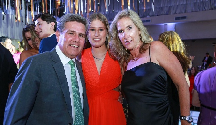  Galo Galván y Claudia Quiroz con su hija Isabella.