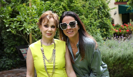  Lourdes López y Fernanda Castillo.