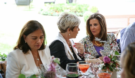  Mónica Lomelín, Tita Covarrubias y Martha Elena Muñiz.