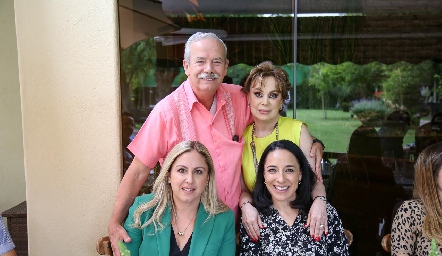  Juan José Toranzo, Lourdes López, Claudia Vidal y Lorena Flores.