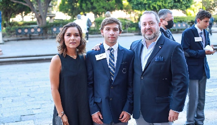  Lorena Torres  y Daniel Carreras con su hijo Daniel.