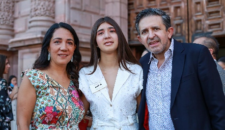  Malena Sánchez y Adán Espinosa con su hija Mariel.