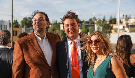  Moisés Payán y Maribel Torres con su hijo Moy.