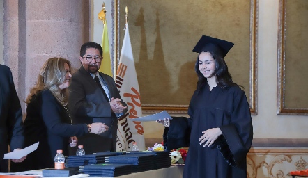  Entrega de reconocimientos a los Graduados de Prepa Anáhuac.