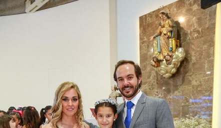  Alexia con la familia Zamanillo Torres.