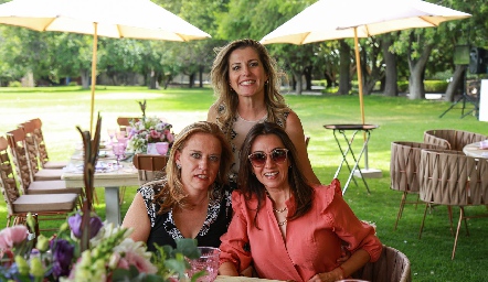  Mariana Torres, Sofía Rueda y Vanessa Galarza.