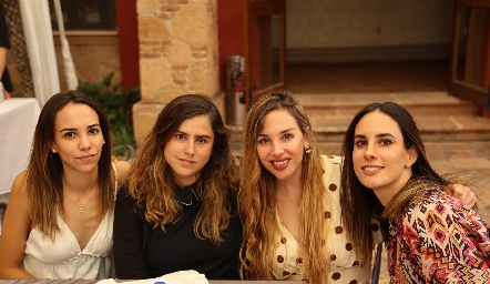  María Acosta, Gabriela Franco, Melissa Compean y Mónica Rodríguez.