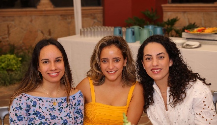  Andrea Rodríguez, Isabela Torres y Ale Zepeda.