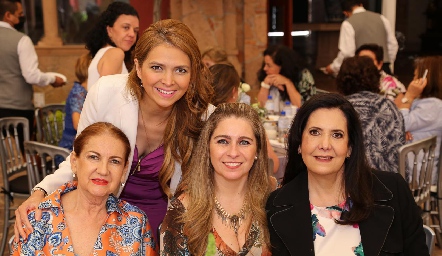  María Isabel Manotu, María Eva Díez Gutiérrez, Luisa Díez Gutiérrez y Lourdes Ramírez.
