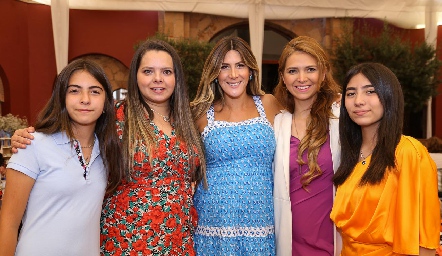  Patricia, Martha, Martha, María Eva y Marissa Díez Gutiérrez.