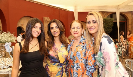  Daniela Díez Gutiérrez, Lulú Díez Gutiérrez, Chala Dip y Marianne González.