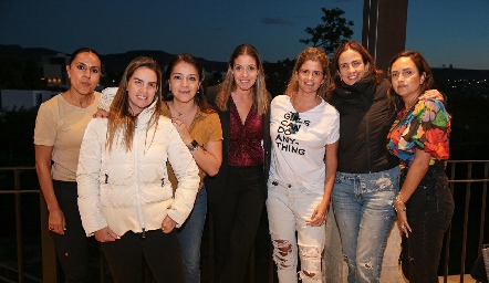  Mónica Guijarro, Maripepa Muriel, Adriana Calderón, Cecilia Limón, Lu López, Ale Güemes y Patricia Estrada.