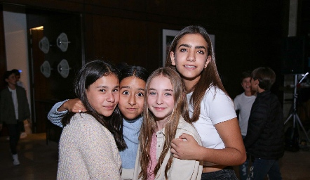  Miranda, María Emilia, Triana y María.