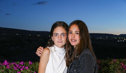  Constanza Fernández y Sofía González.