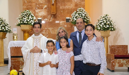 Familia Gutiérrez Matuk con el padre.