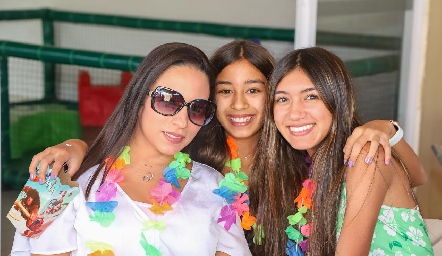  Sara, Sophia y  Paola Castro.