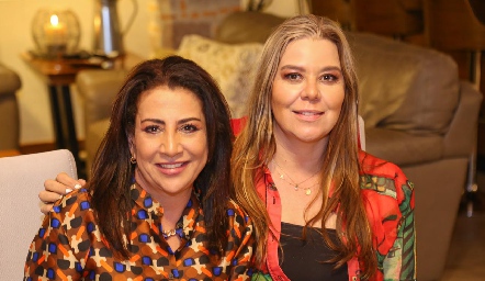  Meche Morales y Gaby Lozano.