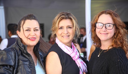  Maribel López, Cristina López y Fernanda Zámano  .