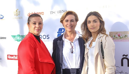  Laura Acosta, Beatriz Sánchez y Claudia de los Santos .
