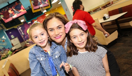  Catalina de Alba, Danaé Enríquez y Maxima de Alba.