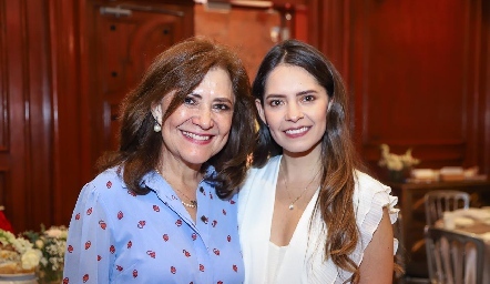  Gladys Castro con su hija Daniela .