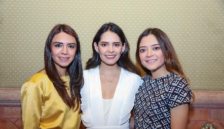  Gladys, Daniela y Pamela Castro.